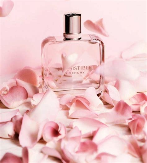 givenchy profumo bottiglia viola rossa|fragranza donna di givenchy.